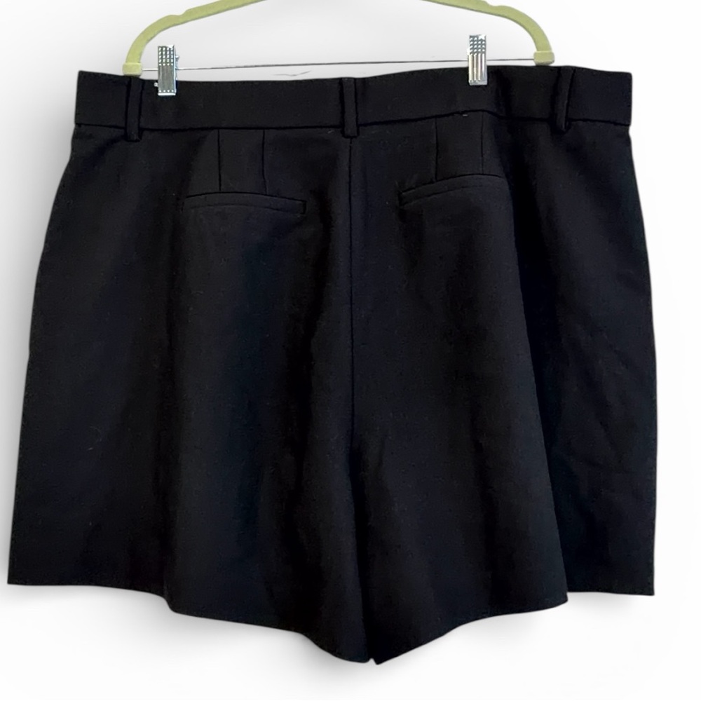 Torrid Classic Black Pleated Shorts size 20 Plus Size - Picture 2 of 3